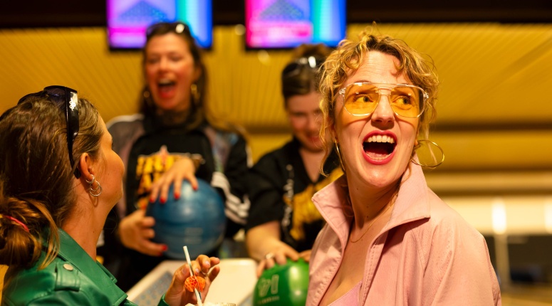 27-02-04 Bowling Buffalo.jpg