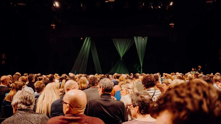 LCC zaal.jpg